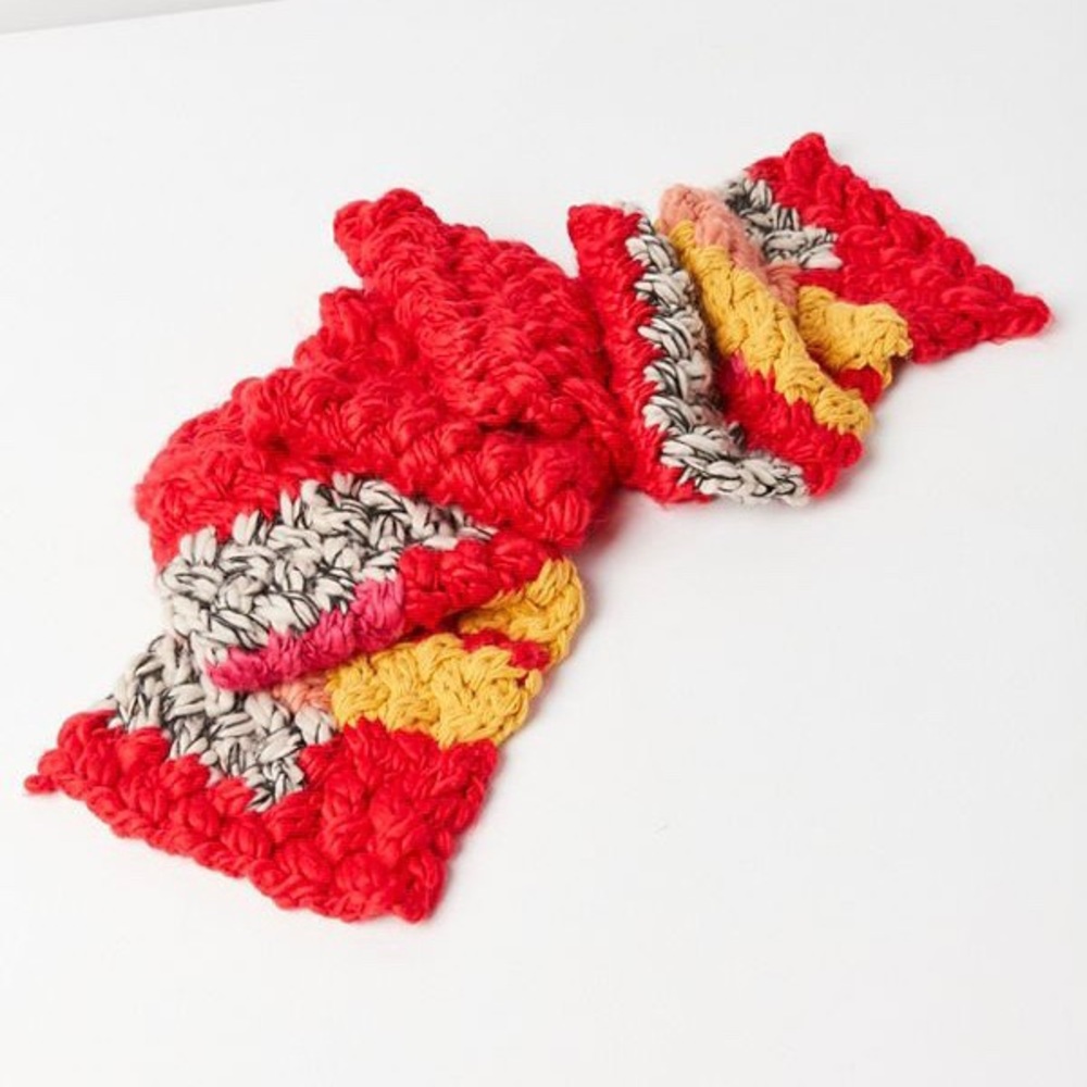 Chunky knit yarn scarf
